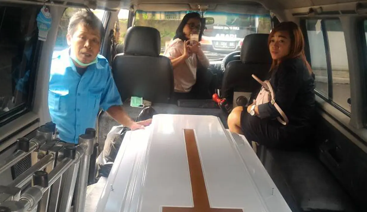 Yana Zein yang meninggal dunia pada hari Kamis (1/6/2017) di RS Mayapada kabarnya akan dimakamkan di TPU Kampung Kandang, Jumat (2/6/2017) pukul 13.00 WIB. (Bambang E.Ros/Bintang.com)