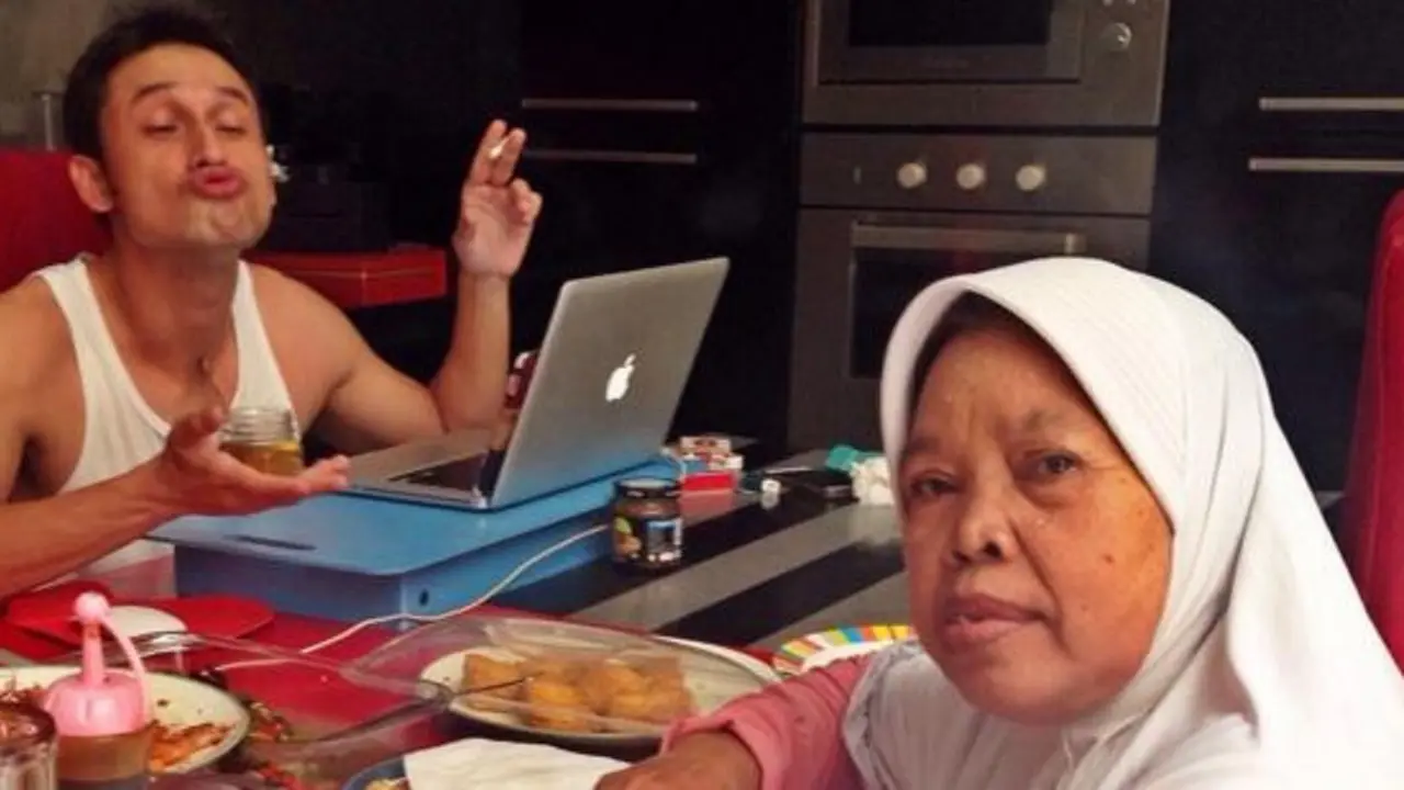 Indra L Bruggman dan tukang pijat