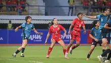 Pertandingan Timnas Indonesia Putri melawan Singapura pada ajang Women’s Garuda Championship Series 2026 Stadion SPOrT Jabar, Arcamanik, Kota Bandung, Rabu (3/6/2026) malam. (Bola.com/Muhammad Faqih)