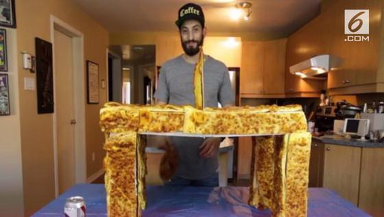 Pria Ini Membuat Meja Pingpong dari Pizza