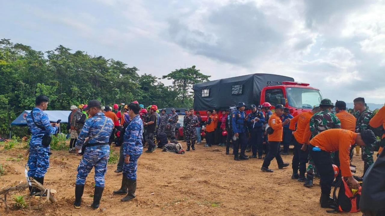 FOTO: Helikopter Hilang Kontak Ditemukan, 8 Korban Meninggal Dunia