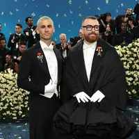 Sam Smith dan Christian Cowan. (Jamie McCarthy / GETTY IMAGES NORTH AMERICA / Getty Images via AFP)
