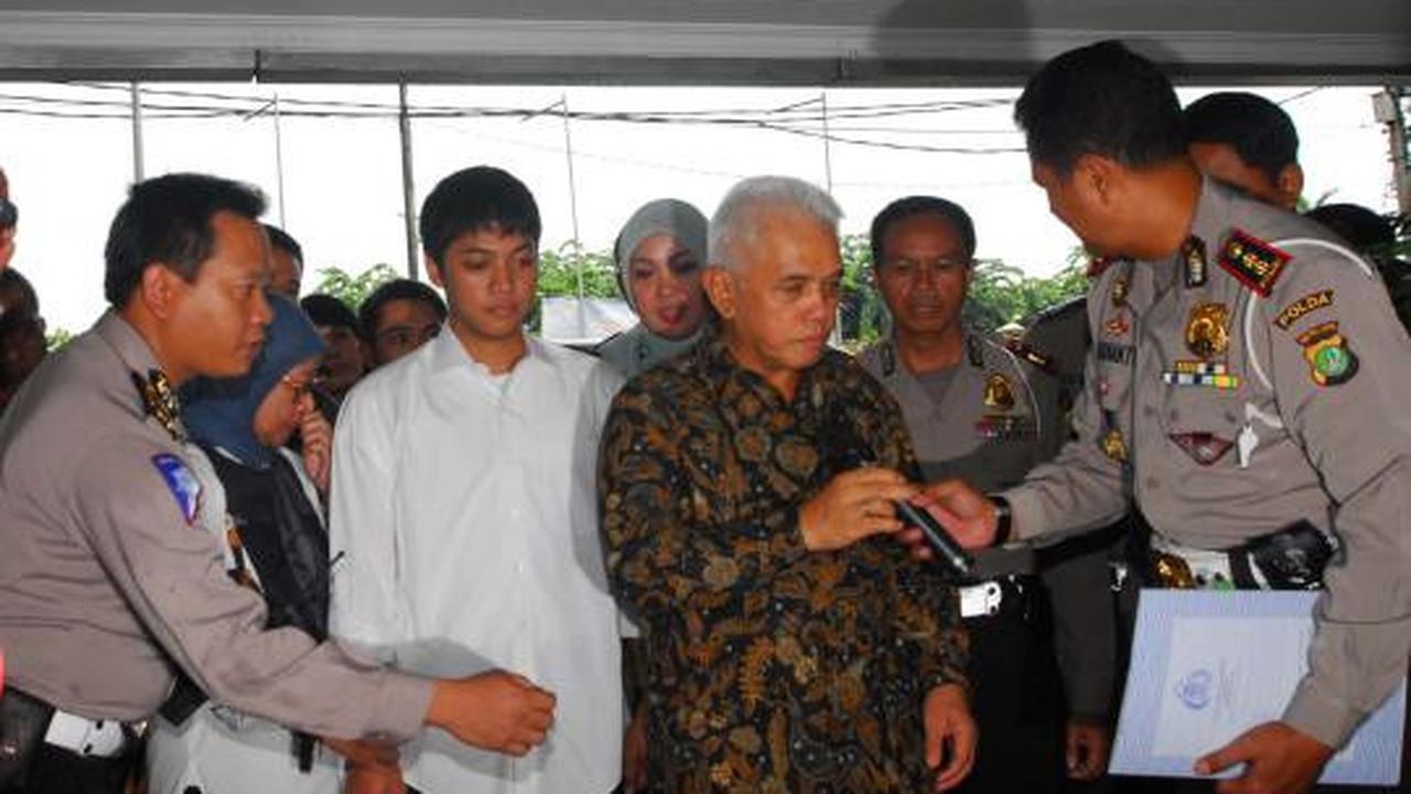 Hatta Rajasa antarkan Rasyid ke Ditlantas Polda Metro Jaya