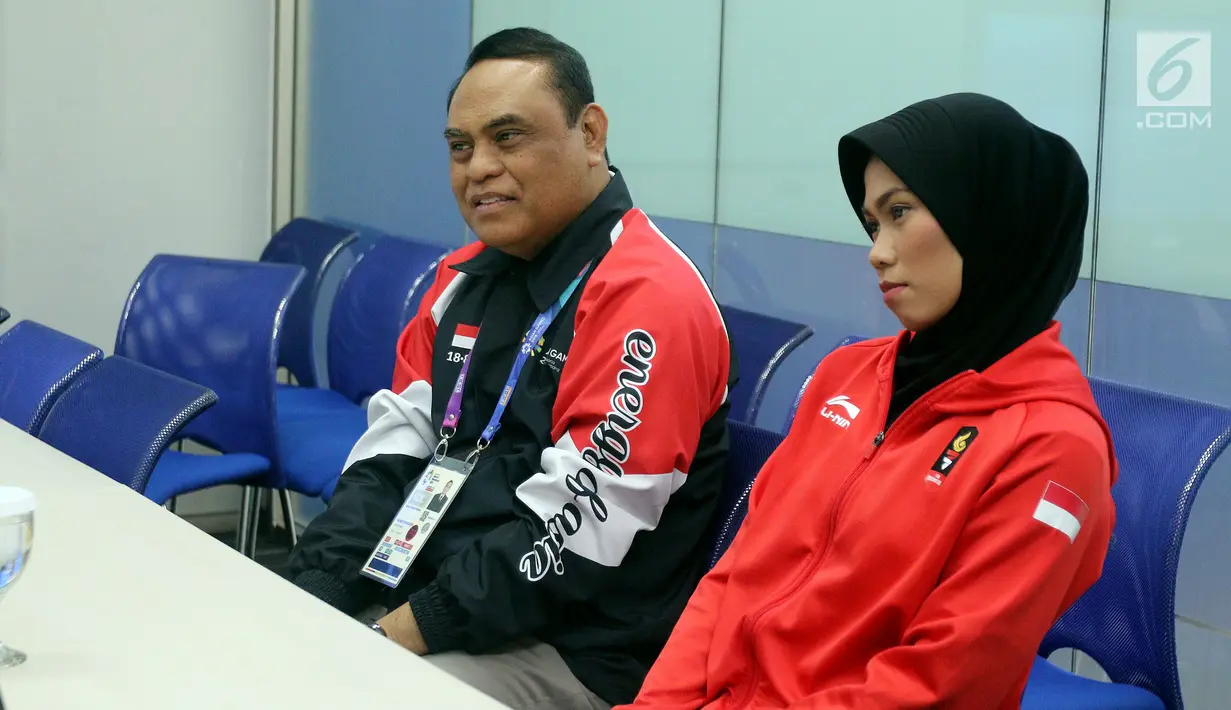 CDM Asian Games 2018, Komjen Pol Syafruddin bersama Penyumbang Emas Pertama Indonesia Asian Games 2018, Atlet Taekwondo Defia Rosmaniar berbincang dengan Tim Redaksi SCTV, Jakarta, Senin (20/8). (Liputan6.com/Johan Tallo)