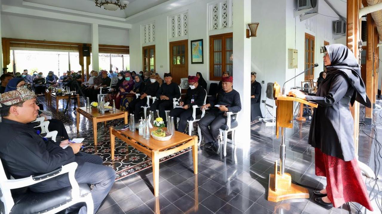 Bupati Banyuwangi Ipuk Fiestiandani berikan arahan terhadap sejumlah SKPD terhadap penurunan angka kematian Ibu dan anak (Istimewa)