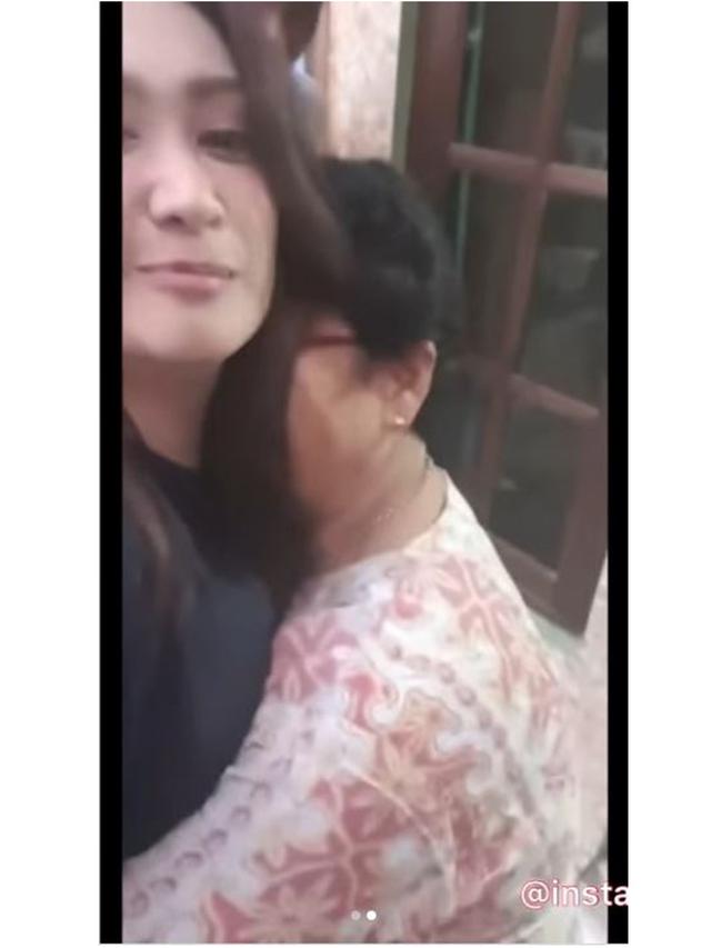 6 Potret Nafa Urbach Ajak Blusukan ke Rumah Lama di Kampung Halaman, Sederhana