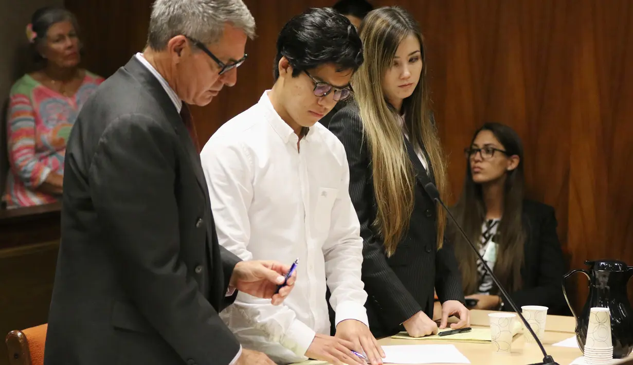 Seorang pemuda bernama Christian Gutierrez menjalani sidang terkait pembunuhan Albatros Laysan di Honolulu (6/7). Pemuda 19 tahun yang bernama Christian Gutierrez dihukum dengan 45 hari penjara dan masa percobaan satu tahun. (Cory Lum / Beat Sipil via AP)