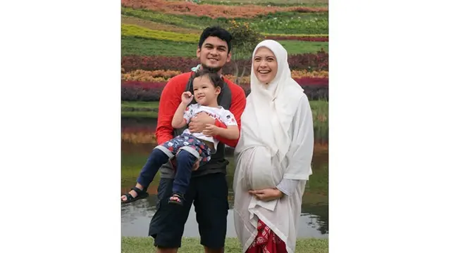 6 Gaya Liburan Artis saat Hamil Tua, Suami Setia Mendampingi