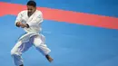 Karateka Indonesia, Ahmad Zigi Zaresta, tampil pada nomor kata cabang karate Asian Games XVIII di JCC Senayan, Jakarta, Sabtu (25/8/2018). Dirinya berhasil meraih medali perunggu. (Bola.com/Vitalis Yogi Trisna)