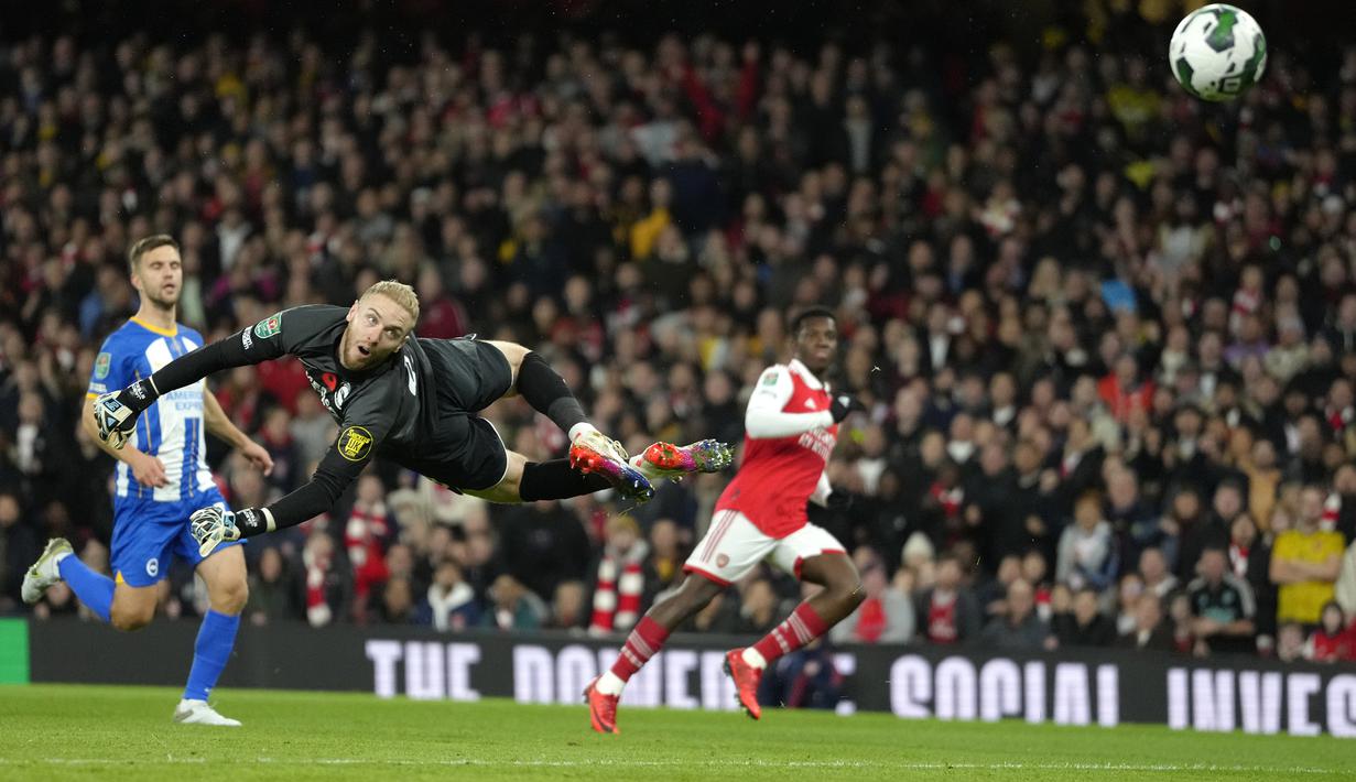 The Gunners memimpin lebih dahulu pada menit ke-20 lewat gol Eddie Nketiah. Ia berhasil memanfaatkan umpan Reiss Nelson untuk menaklukkan kiper pelapis Brighton, Jason Steele lewat sebuah tendangan first time dari dalam kotak penalti. (AP/Kirsty Wigglesworth)