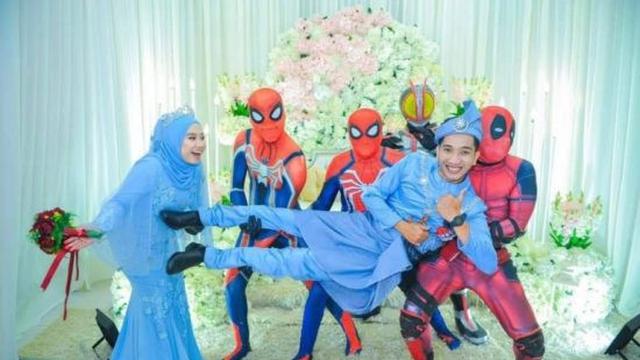 Kisah 4 Kakak Pakai Kostum Superhero di Pernikahan Adik Perempuan (sumber: facebook/Fadhil Aman Ahyat)