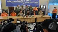 Suasana konferensi pers Kepala Badan SAR Nasional saat tiba di Posko Utama Lanud Iskandar, Pangkalan Bun, Kalteng, Kamis (15/01/2015). (Liputan6.com/Andrian M Tunay)
