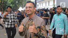 Selebritas sekaligus pebisnis, Raffi Ahmad saat menuju kediaman presiden terpilih 2024-2029 Prabowo Subianto di Kertanegara, Jakarta, Selasa (15/10/2024). (Liputan6.com/Angga Yuniar)