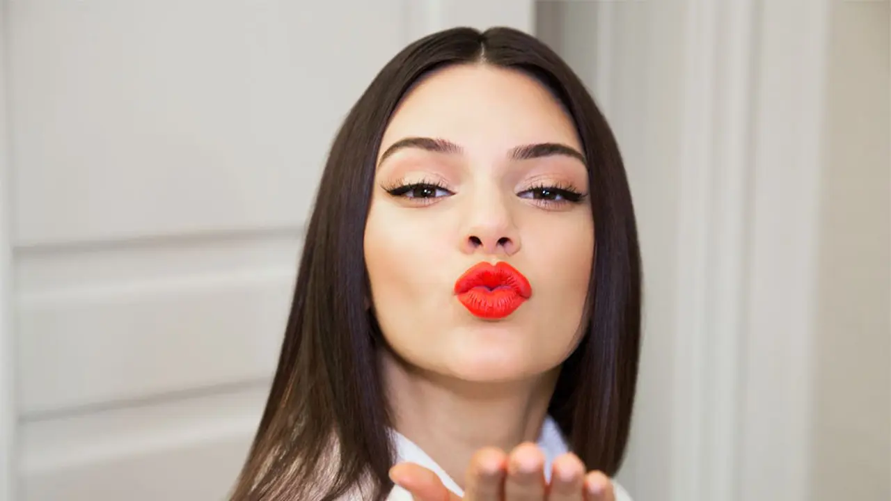 2 Bahan Natural untuk Wajah Bebas Jerawat ala Kendall Jenner 