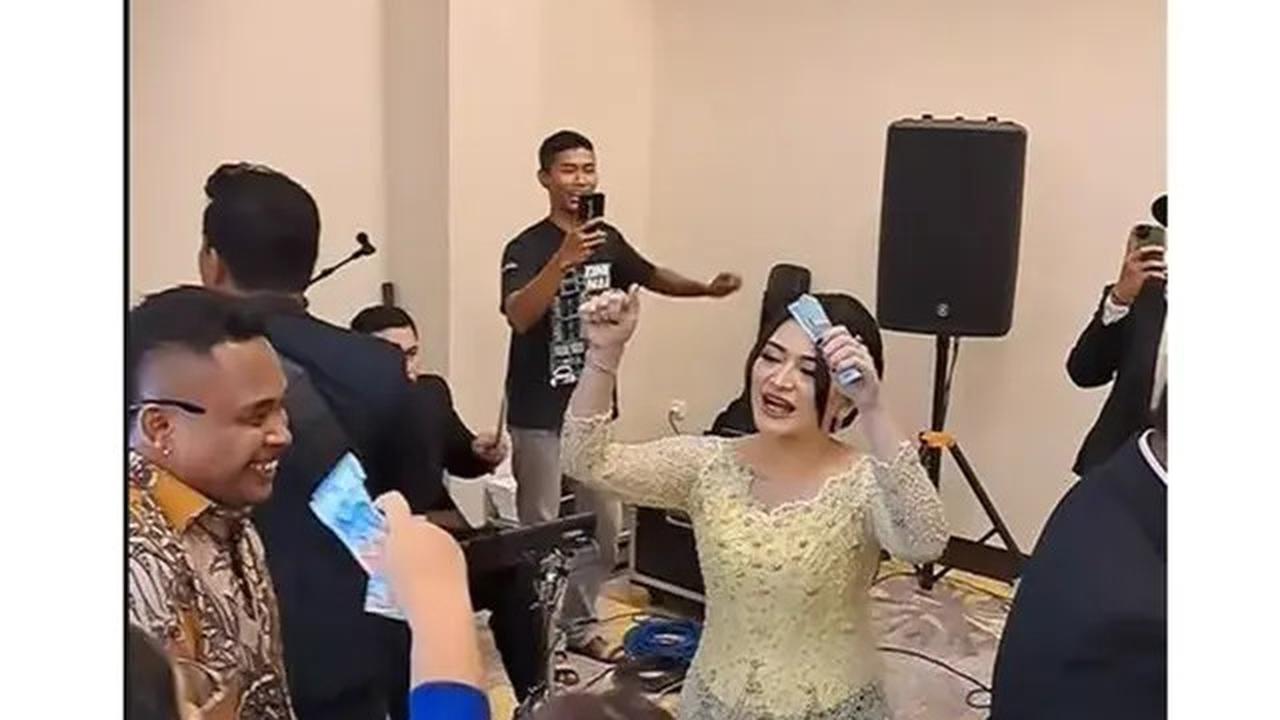 6 Potret Nathalie Holscher di PernikahanSangAdik, Memukau Pakai Kebaya Kuning
