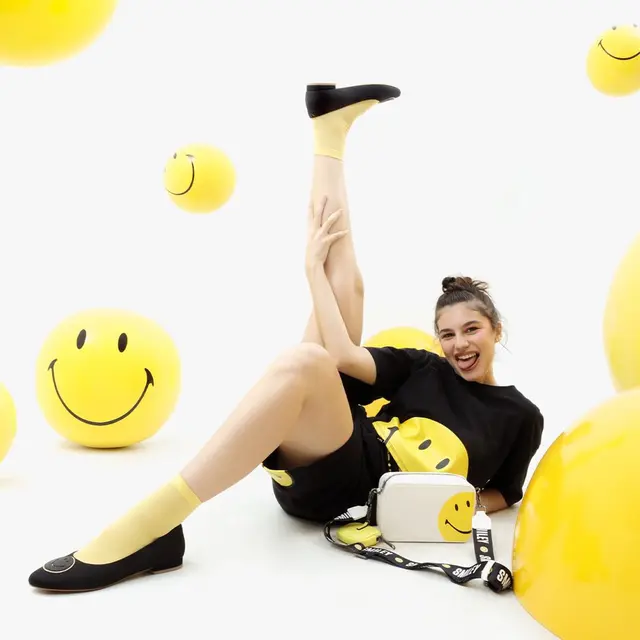 Koleksi Terbaru Obermain x Smiley Ingatkan untuk Sambut Tahun Baru 2023 dengan Senyuman