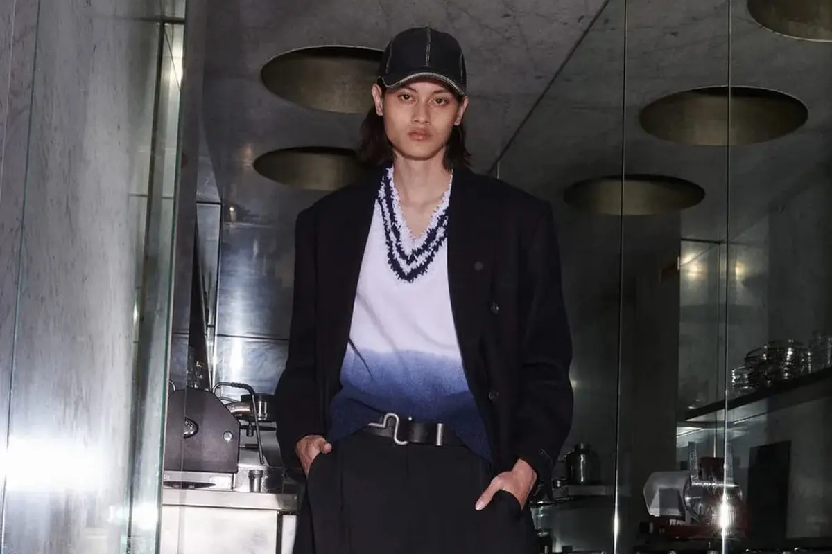 6 Potret Rizal Rama, Model Indonesia yang Tampil di Paris Fashion Week 2022