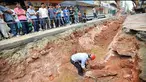 Dinosaurus merupakan hewan yang pernah hidup sekitar 240 juta tahun yang lalu.Siapa sangka 43 telur dinosaurus ternyata ditemukan oleh para pekerja yang sedang membetulkan jalan.
