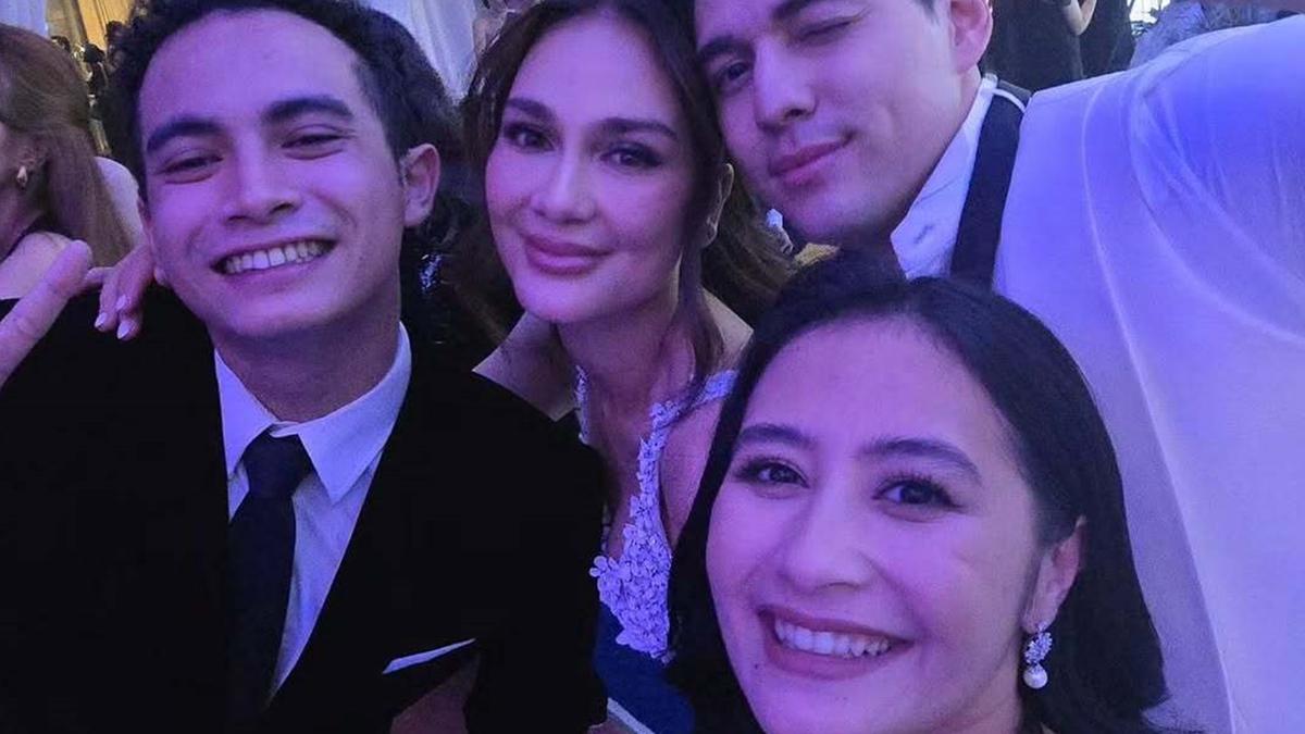 6 Gaya Prilly Latuconsina Pakai Dress Hitam di Resepsi Luna-Maxime, Gandeng Kekasih
