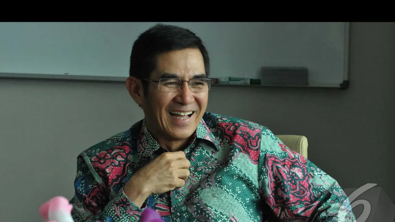 Mengenal Lebih Dekat Si Hakim Ganteng Hamdan Zoelva