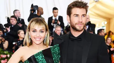 Miley Cyrus dan Liam Hemsworth akhirnya resmi menjadi pasangan suami istri pada 28 Desember 2018 lalu. (Liputan6.com/Instagram/@mileycyrus)