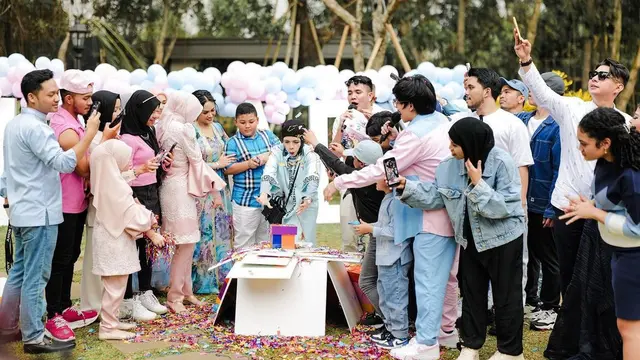 Atta Halilintar dan Aurel Hermansyah (https://www.instagram.com/p/CtG_y2WAuTZ/)