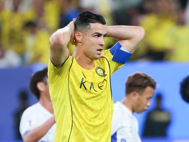 Cristiano Ronaldo masih belum bisa memberikan gelar juara bergengsi untuk klub Arab Saudi Al Nassr. Terbaru Al Nassr kalah 0-1 dari klub Jepang Gamba Osaka di final AFC Champions League 2 atau Liga Champions Asia 2 (ACL 2) pada Minggu (17/5/2026) dini hari WIB. (AFP/Fayez Nureldine)
