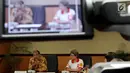 Wakil Ketua DPD yang juga Ketua Umum STI Nono Sampono (tengah), bersama bersama Ketua Panitia peringatan World Taiji (Taichi) dan Qigong Day (WTQD) 2018 Wirawati Hartawan (kanan) memberi keterangan pers di Jakarta (23/4). (Liputan6.com/JohanTallo)