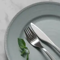 Karat pada peralatan dapur membuat alat menjadi bau dan sulit digunakan (Foto: Unsplash.com/ Ellie Eshaghi)