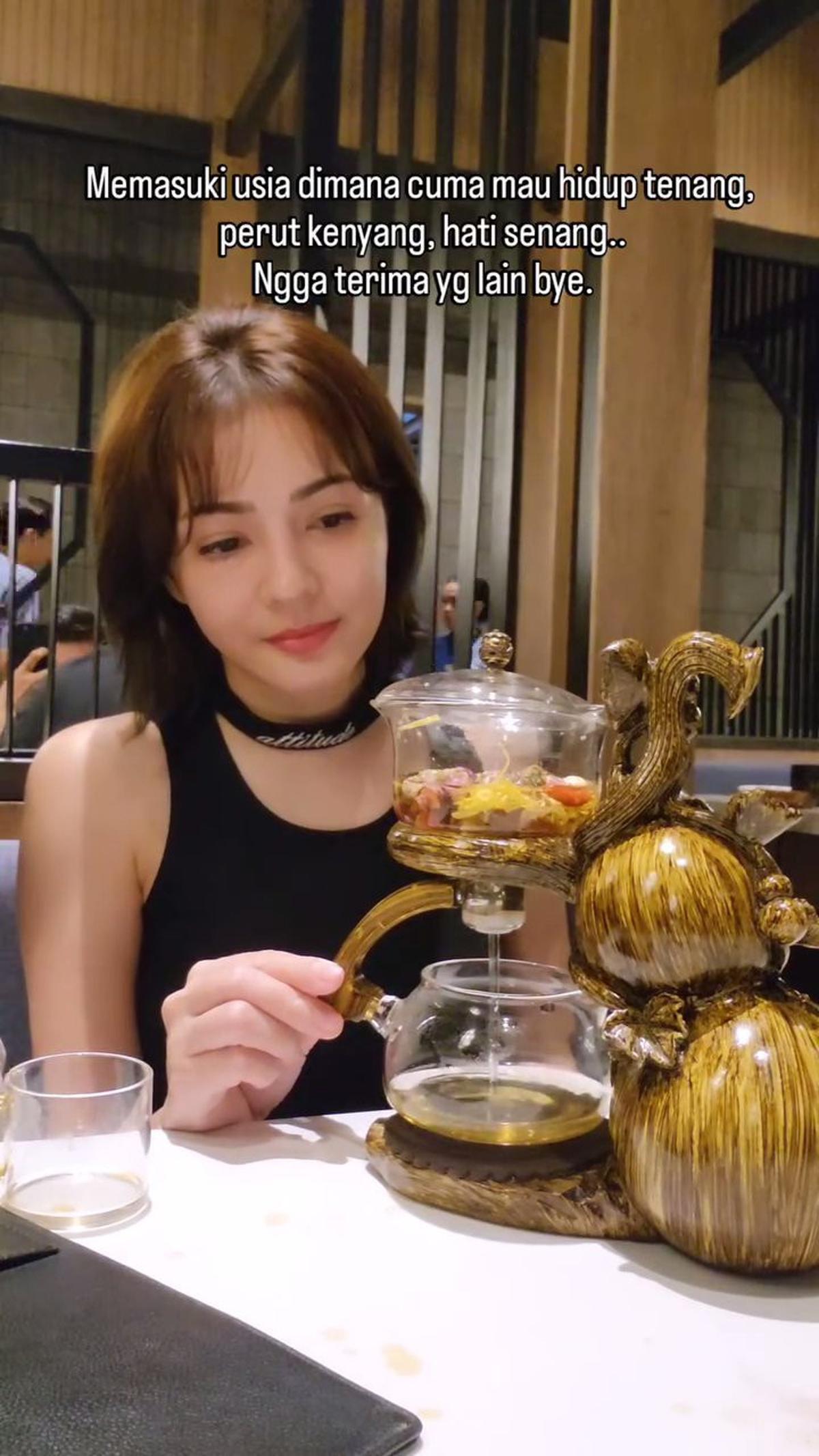 Sederet Potret Terbaru Maya Septha Usai Lakukan Oplas, Dipuji Semakin Cantik Mirip Boneka