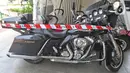 Sebuah motor Harley Davidson milik tersangka Jiwasraya yang terparkir di Kejaksaan Agung, Kamis (16/1/2020). Penyidik Kejagung menyita sejumlah kendaraan dari tersangka kasus dugaan korupsi Jiwasraya berupa enam mobil berbagai merk dan satu motor Harley Davidson. (Liputan6.com/Herman Zakharia)