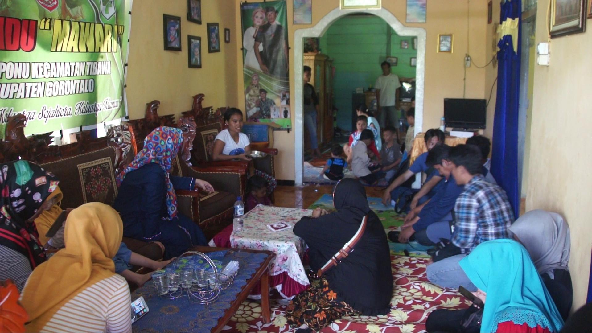 Kebiasaan RK yang suka mengonggong dan meniru anjing menjadi perhatian warga. Foto: (Andri Arnold/Liputan6.com)