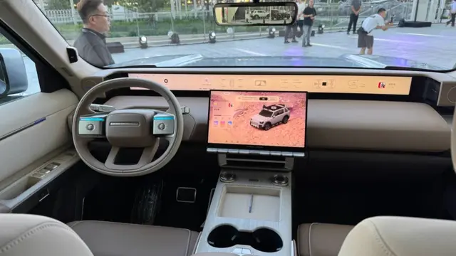Layar Raksasa Berbasis AI (carnewschina)