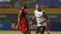 Pemain Persikabo 1973, Ciro Alves (kanan) melakukan selebrasi usai mencetak gol keduanya ke gawang Barito Putera dalam laga pekan ke-4 BRI Liga 1 2021/2022 di Stadion Wibawa Mukti, Cikarang, Kamis (23/9/2021). Persikabo menang 3-0. (Bola.com/M Iqbal Ichsan)