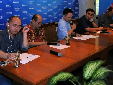 Sejumlah pengamat politik menghadiri diskusi yang bertajuk 'Bola Panas BBM', di Jakarta, Sabtu (30/8/14). (Liputan6.com/Faisal R Syam)