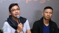 Vokalis band Ungu, Pasha (kiri) saat jumpa pres singel terbaru di kawasan Kota Kasablanka, Jakarta, Kamis (9/3). Band Ungu mengeluarkan single terbaru bertajuk Setengah Gila.(Liputan6.com/Herman Zakharia)