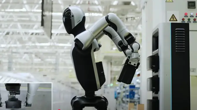 Robot Walker S2: Ganti Baterai Mandiri, Terobosan Dunia!