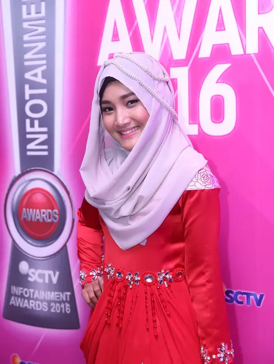 Penyanyi muda berbakat Fatin Shidqia Lubis turut hadir di ajang Infotainment Awards 2016 yang diadakan di studio 6 Emtek City, kawasan Daan Mogot, Jakarta Barat, Jumat (22/1/2016) malam. (Nurwahyunan/Bintang.com)