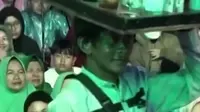 Potret Gus Miftah Temui Sonhaji Penjual Es Teh (Sumber: Instagram/magelang_raya)