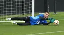 Calon kiper Timnas Indonesia, Maarten Paes terpilih untuk menjadi salah satu pemain dari MLS All-Stars. Tim tersebut rencananya akan berlaga melawan Liga MX All-Stars, alias para pemain bintang dari Meksiko. (AFP/Jason Mowry)