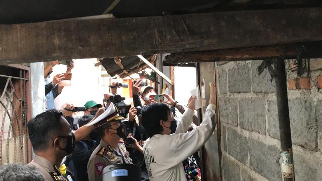 Polisi pasang stiker di rumah pemudik