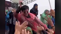 Top 3 Berita Hari Ini: Atta Halilintar Rela Kehujanan di Acara Kampanye Krisdayanti, Disebut Menantu Idaman