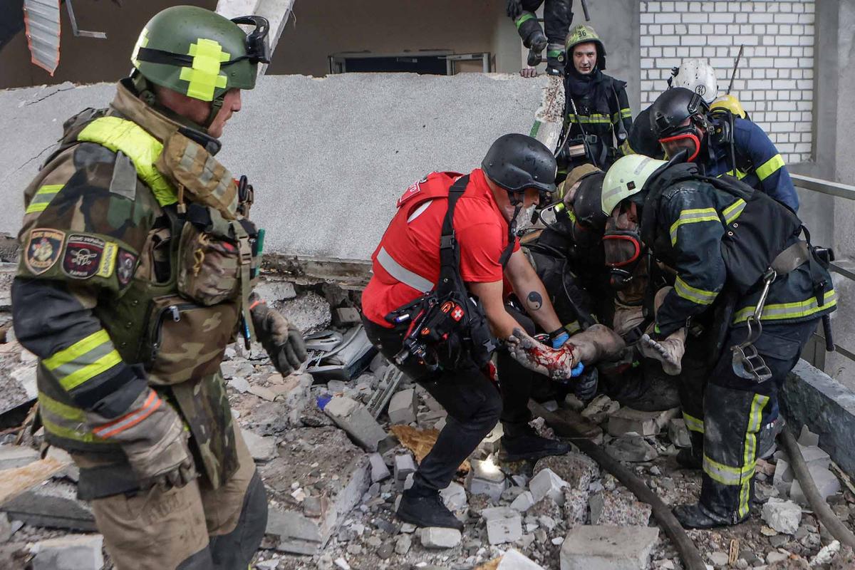 FOTO: Serangan Rusia di Kota Kharkiv Ukraina, Sedikitnya Lima Orang tewas