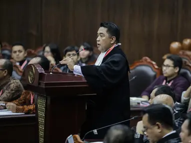 Ketua Kuasa Hukum KPU untuk Pilpres, Ali Nurdin memberikan keterangan dalam sidang sengketa Pilpres 2019 di Gedung MK, Jakarta, Selasa (18/6/2019). Sidang tersebut beragendakan mendengarkan jawaban dari termohon. (Liputan6.com/Faizal Fanani)