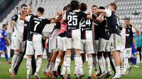 Juventus mengunci gelar juara setelah mengalahkan Sampdoria 2-0 di Allianz Stadium, Turin, Senin (27/7/2020). (AP/Antonio Calanni)