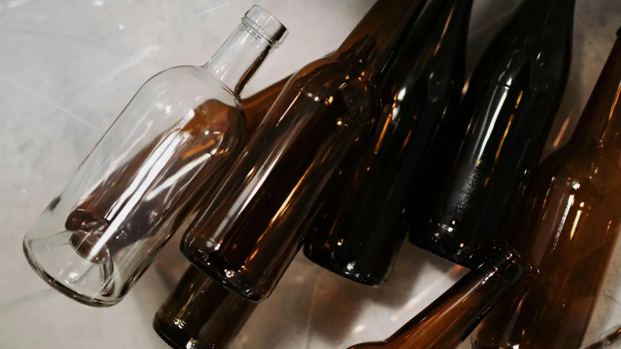 Cara Memanfaatkan Botol Kaca Bekas Sirup di Rumah