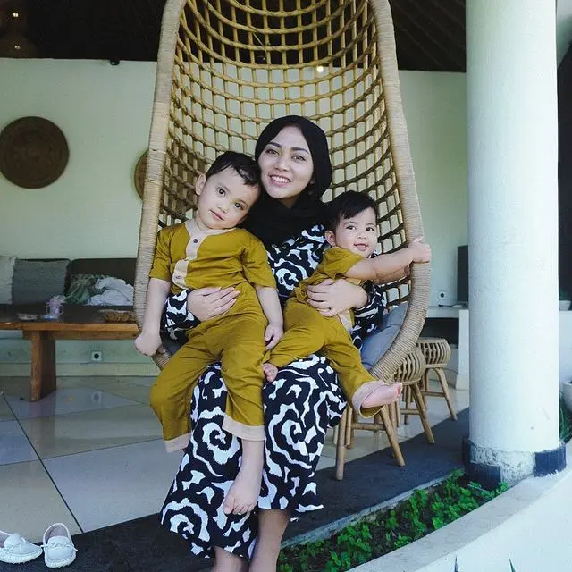 7 Momen Rachel Vennya saat Asuh Kedua Buah Hatinya