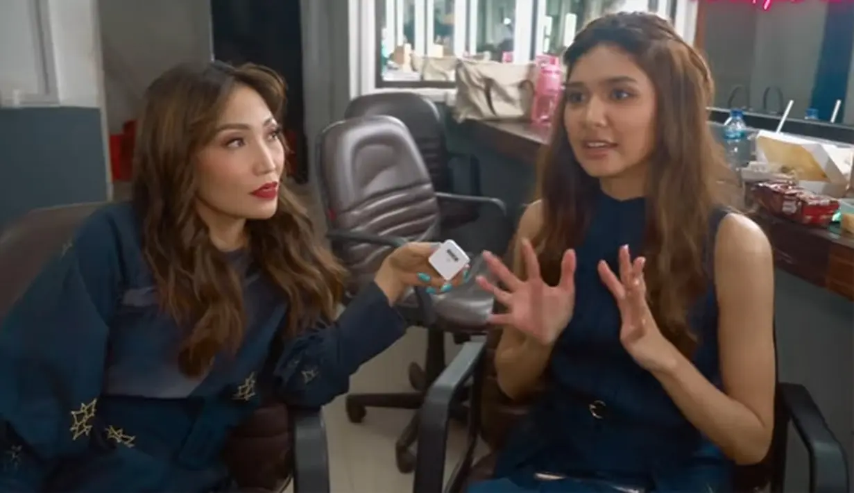 Mikha Tambayong (Youtube/MrsAyuDewi)