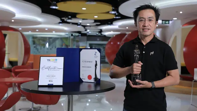 Indosat Ooredoo menerima penghargaan WeCare HR Asia Most Caring Companies Award 2021 (Dok. Indosat Ooredoo)