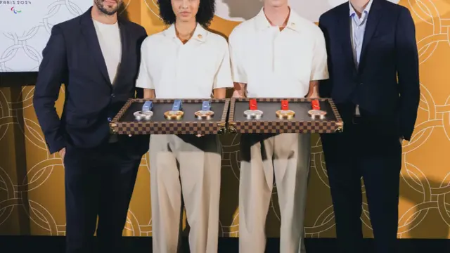 Dirancang Louis Vuitton, Outfit Pembawa Medali dan Nampan untuk Olimpiade Paris 2024 Terlihat Mewah dan Modis